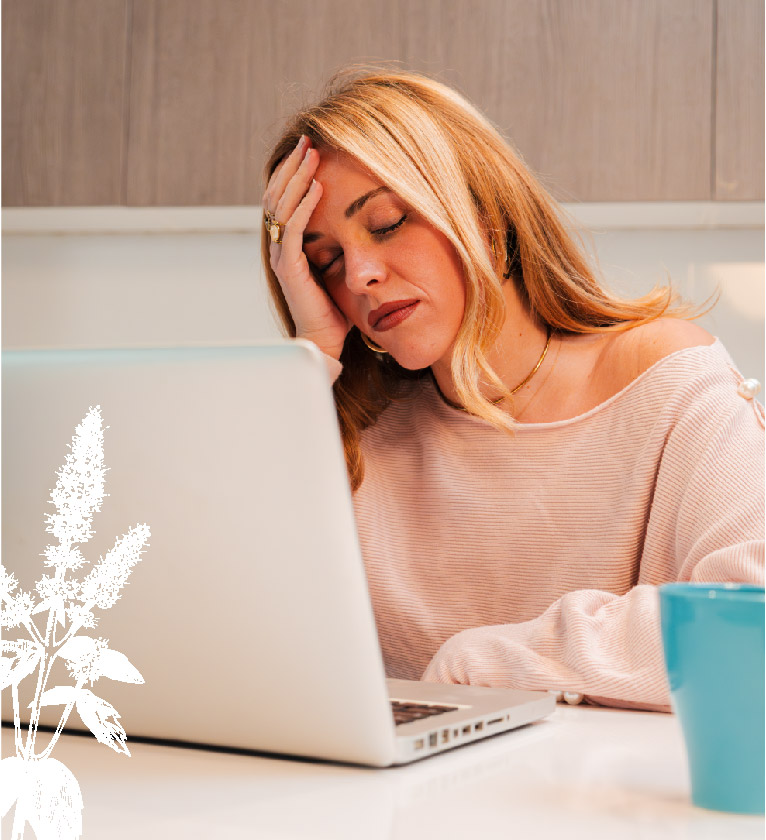 femme fatiguée au travail